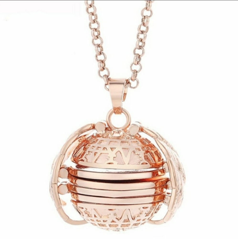 🤑3/$18 Rose Gold Photo Locket
